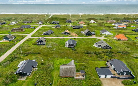 Balthasar - 200M from the Sea: Bois, Toit, Architecture, Domicile, Maison, Chalet, Siding, Dur, Pente, Biens