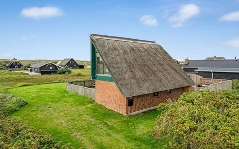 Balthasar - 200M from the Sea: Bois, Toit, Architecture, Domicile, Maison, Chalet, Siding, Dur, Pente, Biens