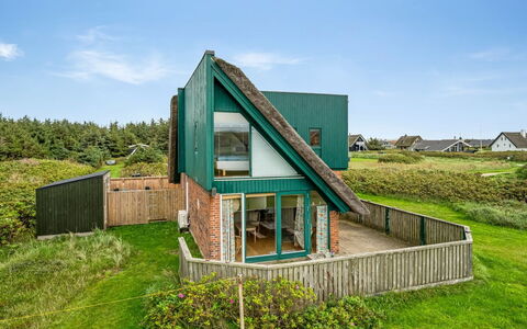 Balthasar - 200M from the Sea: Bois, Toit, Architecture, Domicile, Maison, Chalet, Siding, Dur, Pente, Biens