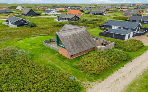 Balthasar - 200M from the Sea: Bois, Toit, Architecture, Domicile, Maison, Chalet, Siding, Dur, Pente, Biens