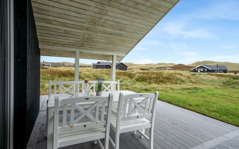 Elnur - 100M from the Sea: Chalet, Domicile, Maison, Toit, Porche, Biens, Siding, Batiments Jardin, Ferme, Cour