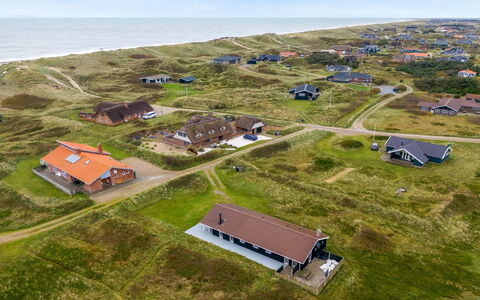Elnur - 100M from the Sea: Chalet, Domicile, Maison, Toit, Porche, Biens, Siding, Batiments Jardin, Ferme, Cour