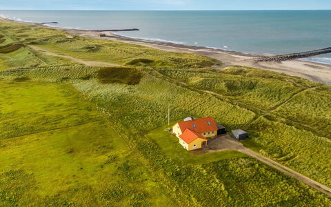 Ali - 75M from the Sea: Toit, Lot Terre, Chalet, Domicile, Zone Rurale, Cabanon, Siding, Batiments Jardin, Cabane En Rondins, Cabane