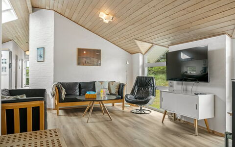Hariet - 600M from the Sea: Sol, Design Intérieur, Bois, Parquet, Sol, Plafond, Meubles, Domicile, Revêtement De Sol Stratifié, Salon
