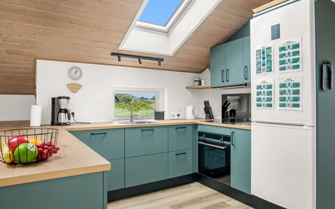 Hariet - 600M from the Sea: Cuisine, Appareil De Cuisine, Design Intérieur, Principaux Appliance, Comptoir, Bois, Cabinetry, Meubles, Sol, Cuisinière