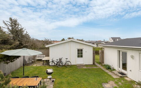 Vilja - 150M from the Sea: Arbuste, Design Urbain, Couverture De Sol, Brique, Appartement, Biens, Brickwork, Balcon, Aménagement Paysager