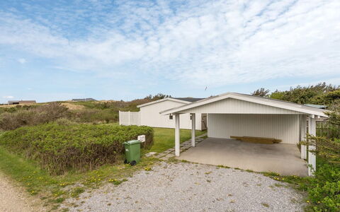 Vilja - 150M from the Sea: Arbuste, Design Urbain, Couverture De Sol, Brique, Appartement, Biens, Brickwork, Balcon, Aménagement Paysager