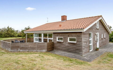 Jerg - 500M from the Sea: Arbuste, Design Urbain, Couverture De Sol, Brique, Appartement, Biens, Brickwork, Balcon, Aménagement Paysager