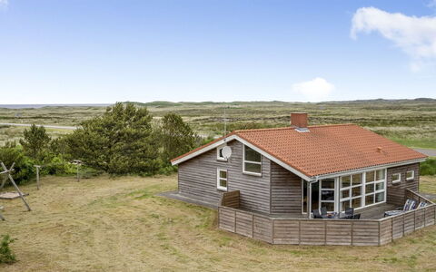 Jerg - 500M from the Sea: Arbuste, Design Urbain, Couverture De Sol, Brique, Appartement, Biens, Brickwork, Balcon, Aménagement Paysager