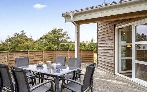 Jerg - 500M from the Sea: Arbuste, Design Urbain, Couverture De Sol, Brique, Appartement, Biens, Brickwork, Balcon, Aménagement Paysager