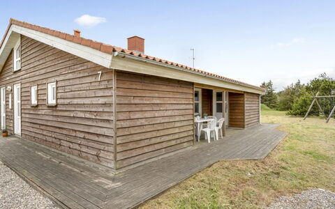 Jerg - 500M from the Sea: Arbuste, Design Urbain, Couverture De Sol, Brique, Appartement, Biens, Brickwork, Balcon, Aménagement Paysager
