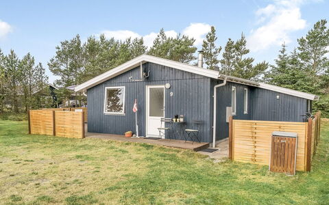 Hughlek - 900M from the Sea: Bois, Domicile, Porche, Plate-Forme, Dur, Toit, Tache De Bois, Parquet, Eco Hôtel