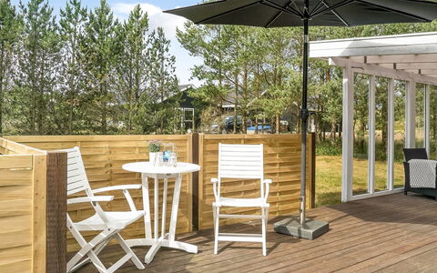 Hughlek - 900M from the Sea: Bois, Domicile, Porche, Plate-Forme, Dur, Toit, Tache De Bois, Parquet, Eco Hôtel
