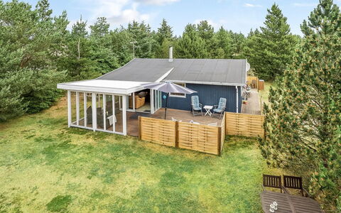 Hughlek - 900M from the Sea: Bois, Domicile, Porche, Plate-Forme, Dur, Toit, Tache De Bois, Parquet, Eco Hôtel