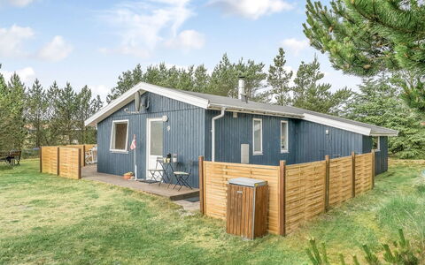Hughlek - 900M from the Sea: Bois, Domicile, Porche, Plate-Forme, Dur, Toit, Tache De Bois, Parquet, Eco Hôtel