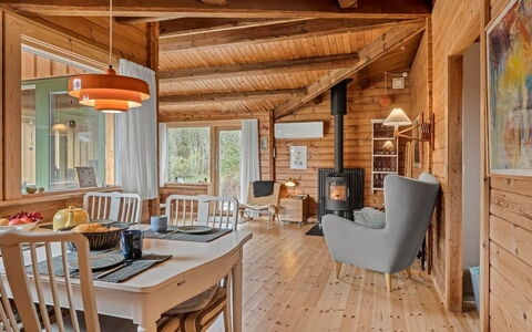 Sharina - 500M from the Sea: Meubles, Mobilier De Jardin, Vaisselle, Table, Drinkware, Chaise, Tableau De Plein Air, Aliments, Bouteille