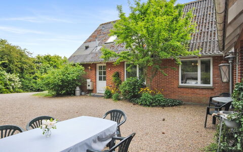 Ludovic - 7Km from the Sea: Toit, Lot Terre, Chalet, Domicile, Zone Rurale, Cabanon, Siding, Batiments Jardin, Cabane En Rondins, Cabane