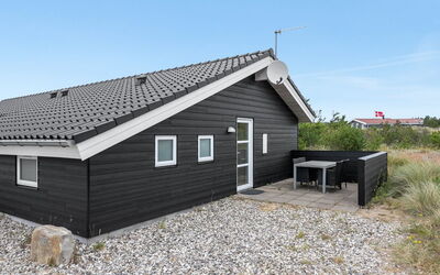 Mavis - 800M from the Sea