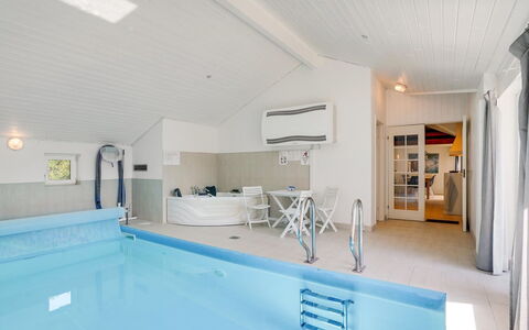 Germund - 900M from the Sea: Toit, Maison, Domicile, Chalet, Siding, Biens, Allée, Batiments Jardin, Cour, Cabanon