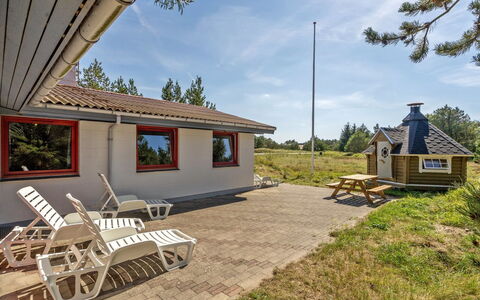 Germund - 900M from the Sea: Toit, Maison, Domicile, Chalet, Siding, Biens, Allée, Batiments Jardin, Cour, Cabanon