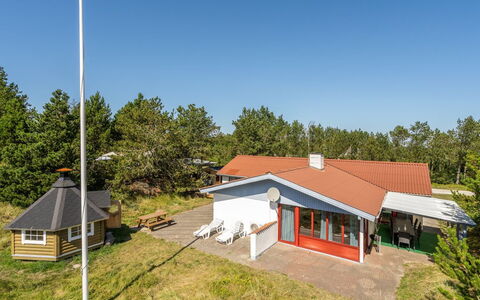 Germund - 900M from the Sea: Toit, Maison, Domicile, Chalet, Siding, Biens, Allée, Batiments Jardin, Cour, Cabanon