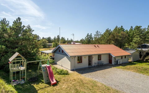 Germund - 900M from the Sea: Toit, Domicile, Maison, Siding, Chalet, Composite, Porte, Fenêtre À Guillotine, Biens, Cheminée
