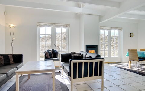 Ønef - 1Km from the Sea: Meubles, Design Intérieur, Chaise, Sol, Table, Recours, Sol, Plafond, Pièce, Eco Hôtel