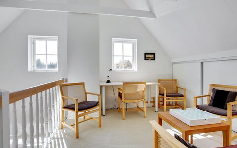 Ønef - 1Km from the Sea: Meubles, Design Intérieur, Chaise, Sol, Table, Recours, Sol, Plafond, Pièce, Eco Hôtel