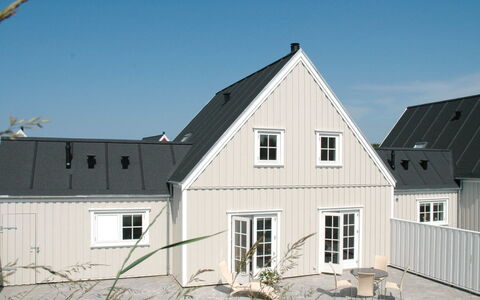 Ønef - 1Km from the Sea: Meubles, Design Intérieur, Chaise, Sol, Table, Recours, Sol, Plafond, Pièce, Eco Hôtel