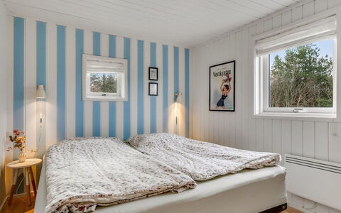 Bylgja - 1.7Km from the Sea: Mur, Design Intérieur, Bois, Chambre, Lit, Meubles, Domicile, Literie, Sol, Plafond