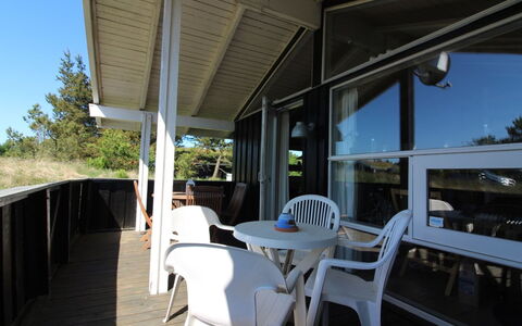 Anthonia - 1.6Km from the Sea: Bois, Toit, Maison, Chalet, Porte, Domicile, Siding, Lot Terre, Batiments Jardin, Cabanon