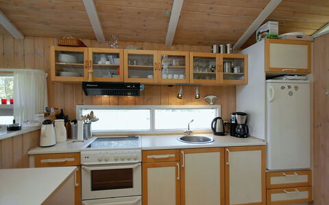 Anthonia - 1.6Km from the Sea: Cuisine, Comptoir, Bois, Appareil De Cuisine, Meubles, Principaux Appliance, Design Intérieur, Cabinetry, Evier, Sol