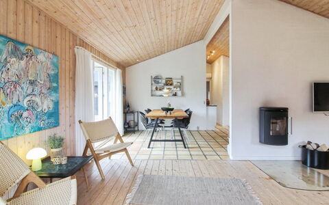 Birette - 1.5Km from the Sea: Sol, Meubles, Design Intérieur, Sol, Bois, Parquet, Plafond, Domicile, Salon, Chaise