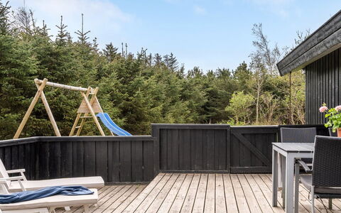 Birette - 1.5Km from the Sea: Bois, Parquet, Dur, Plate-Forme, Sol, Planche, Composite, Tache De Bois, Porche, Mobilier De Jardin