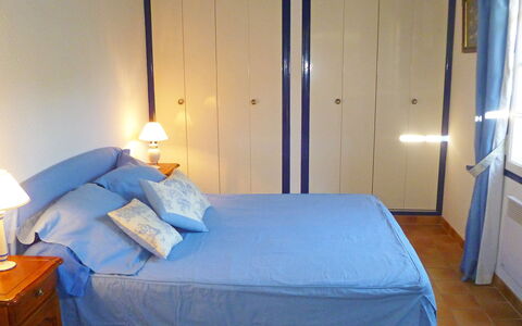 Domaine Port D'Alon: Chambre, Lit, Pièce, Meubles, Drap De Lit, Propriété, Matelas, Cadre De Lit, Literie, Mur