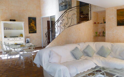 Domaine Port D'Alon: Meubles, Pièce, Salon, Design Intérieur, Propriété, Mur, Sol, Bâtiment, Canapé, Maison
