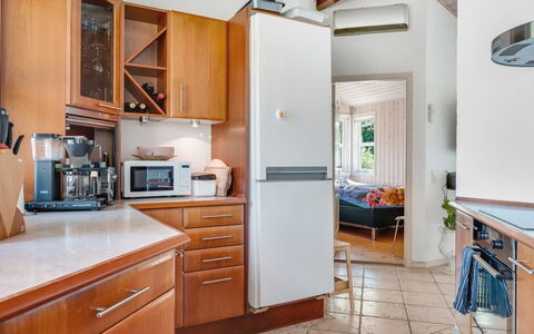 Bina - 1.9Km from the Sea: Appareil De Cuisine, Cuisine, Principaux Appliance, Comptoir, Cabinetry, Meubles, Design Intérieur, Électroménager, Bois, Sol