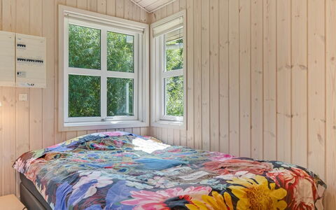 Bina - 1.9Km from the Sea: Bois, Chambre, Design Intérieur, Sol, Plafond, Sol, Drap De Lit, Lit, Pièce, Domicile