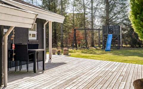 Akka - 2Km from the Sea: Parquet, Bois, Sol, Sol, Dur, Planche, Porche, Plate-Forme, Tache De Bois, Composite