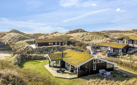 Bovi - 300M from the Sea: Bois, Domicile, Porche, Plate-Forme, Dur, Toit, Tache De Bois, Parquet, Eco Hôtel