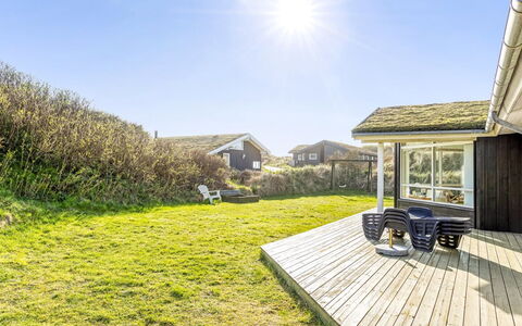 Bovi - 300M from the Sea: Bois, Domicile, Porche, Plate-Forme, Dur, Toit, Tache De Bois, Parquet, Eco Hôtel