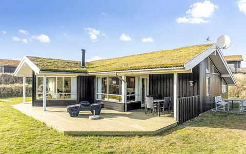 Bovi - 300M from the Sea: Bois, Domicile, Porche, Plate-Forme, Dur, Toit, Tache De Bois, Parquet, Eco Hôtel