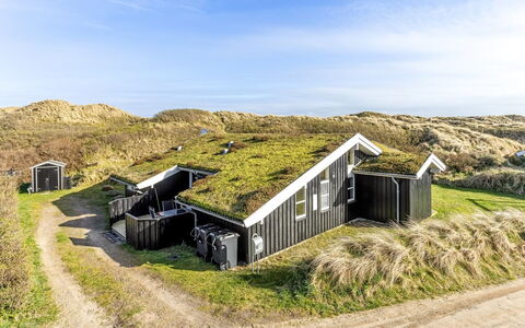 Bovi - 300M from the Sea: Bois, Domicile, Porche, Plate-Forme, Dur, Toit, Tache De Bois, Parquet, Eco Hôtel
