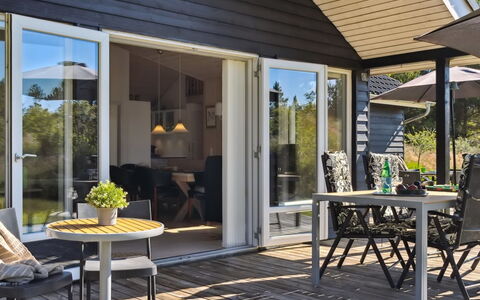 Swen - 1.3Km from the Sea: Architecture, Toit, Domicile, Composite, Daylighting, Siding, Allée