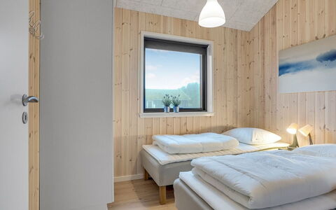 Carla - 1.5Km from the Sea: Bois, Chambre, Domicile, Lit, Literie, Drap De Lit, Cadre De Lit, Dur, Calotte Glaciaire, Planche