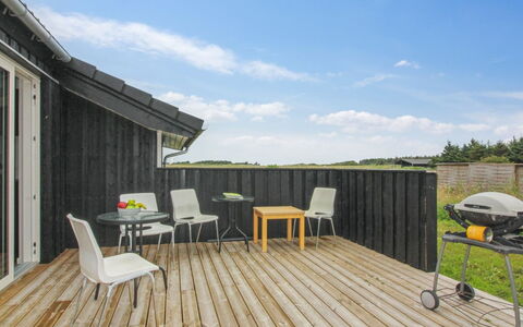 Holke - 600M from the Sea: Design Intérieur, Plafond, Appartement, Sol, Meubles, Sol, Pièce, Éclairage, Domicile, Canapé