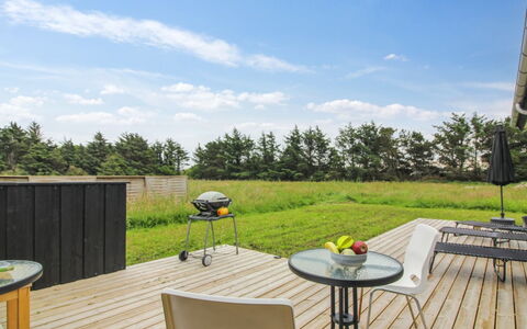 Holke - 600M from the Sea: Design Intérieur, Plafond, Appartement, Sol, Meubles, Sol, Pièce, Éclairage, Domicile, Canapé