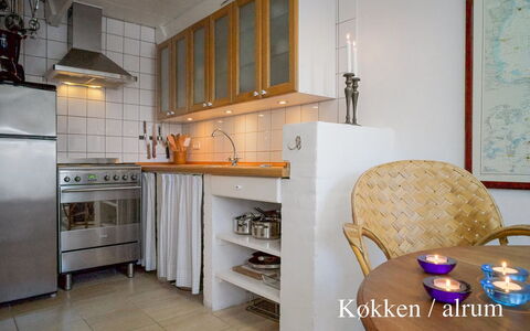 Elle - 50M from the Sea: Toit, Maison, Lot Terre, Domicile, Chalet, Biens, Batiments Jardin, Ombre, Cabane En Rondins, Aménagement Paysager