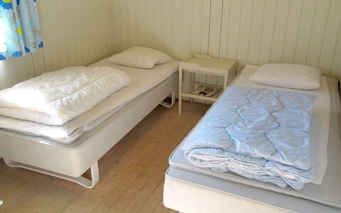Claudette - 1Km from the Sea: Lit, Chambre, Meubles, Bois, Sol, Drap De Lit, Sol, Textile, Literie, Design Intérieur
