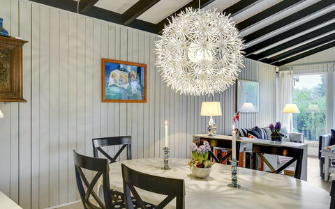 Claudette - 1Km from the Sea: Design Intérieur, Meubles, Lustre, Luminaire, Plafond, Bois, Salle À Manger, Éclairage, Sol, Table